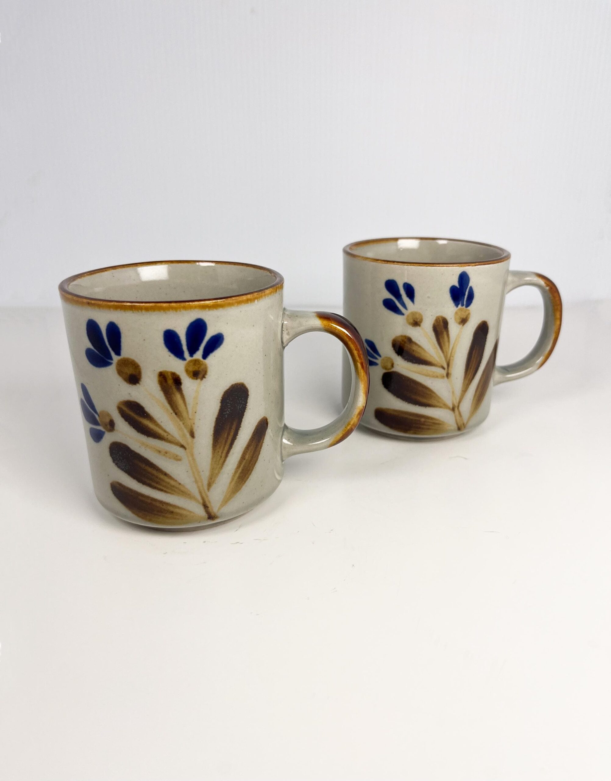 Vintage 10 oz mug set with floral motif