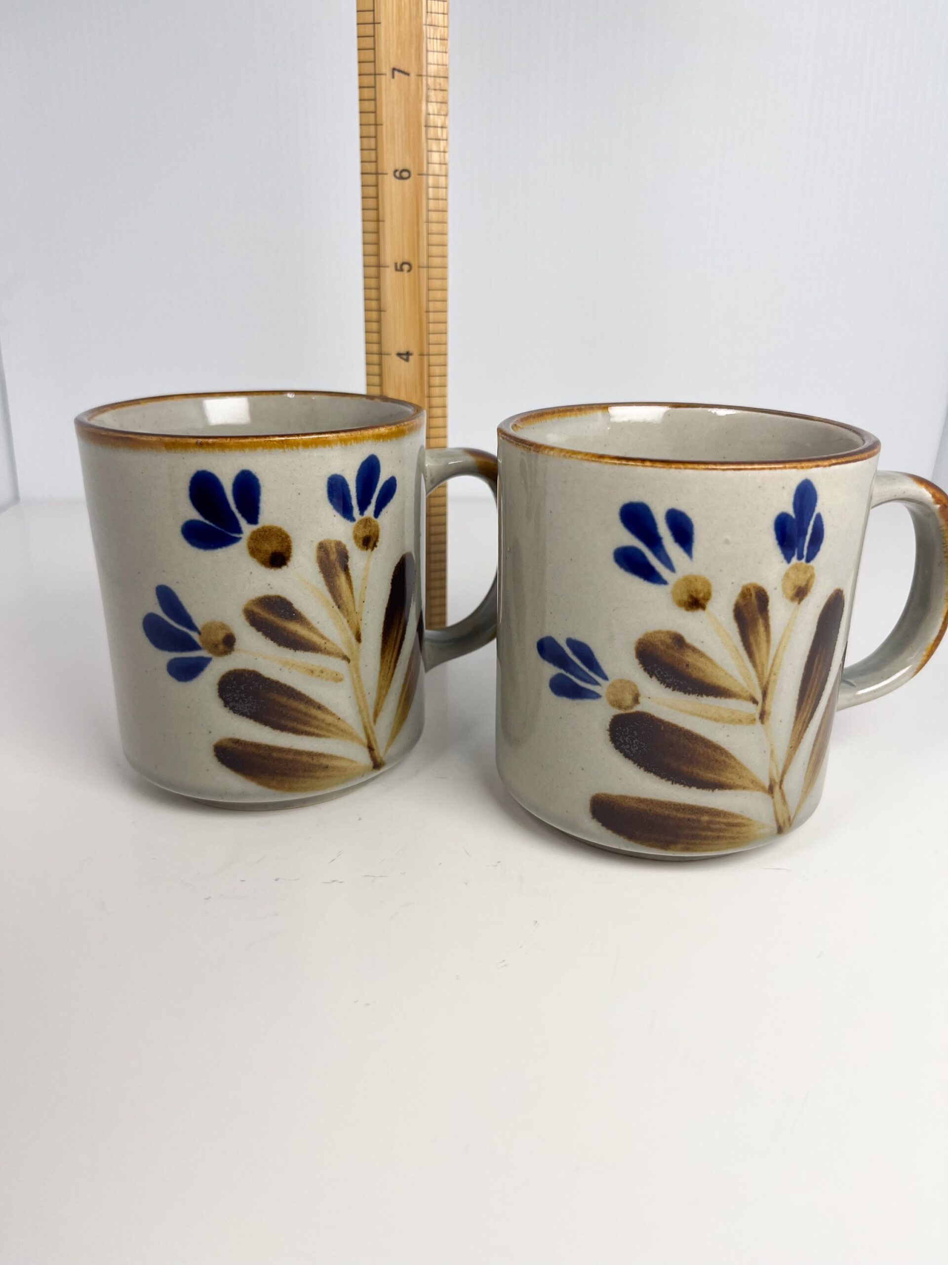 Vintage 10 oz mug set with floral motif