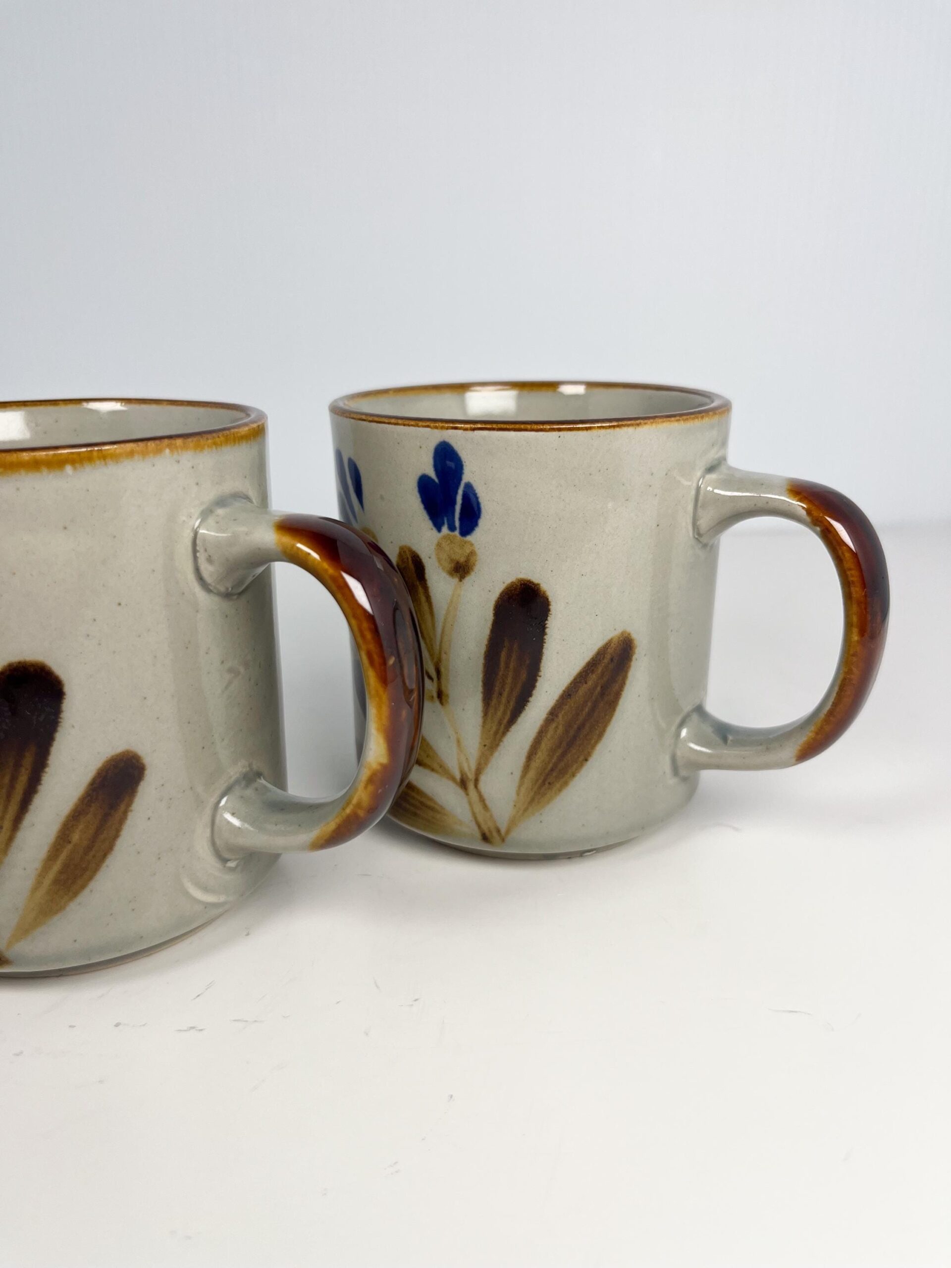 Vintage 10 oz mug set with floral motif