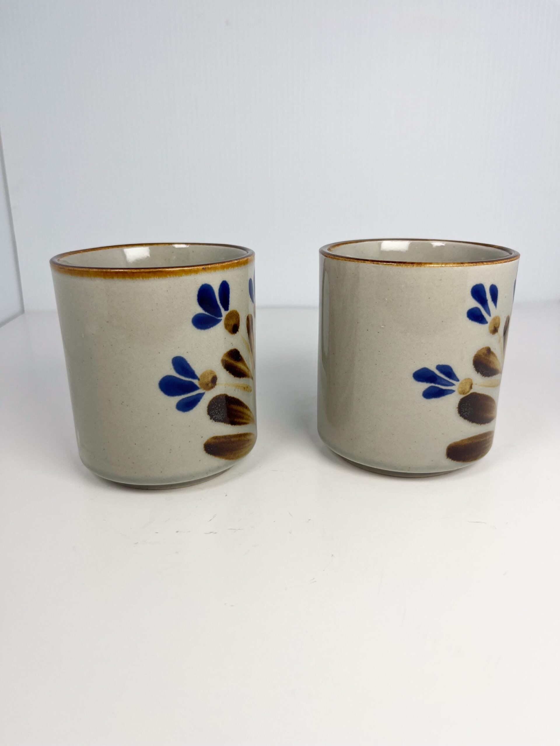 Vintage 10 oz mug set with floral motif