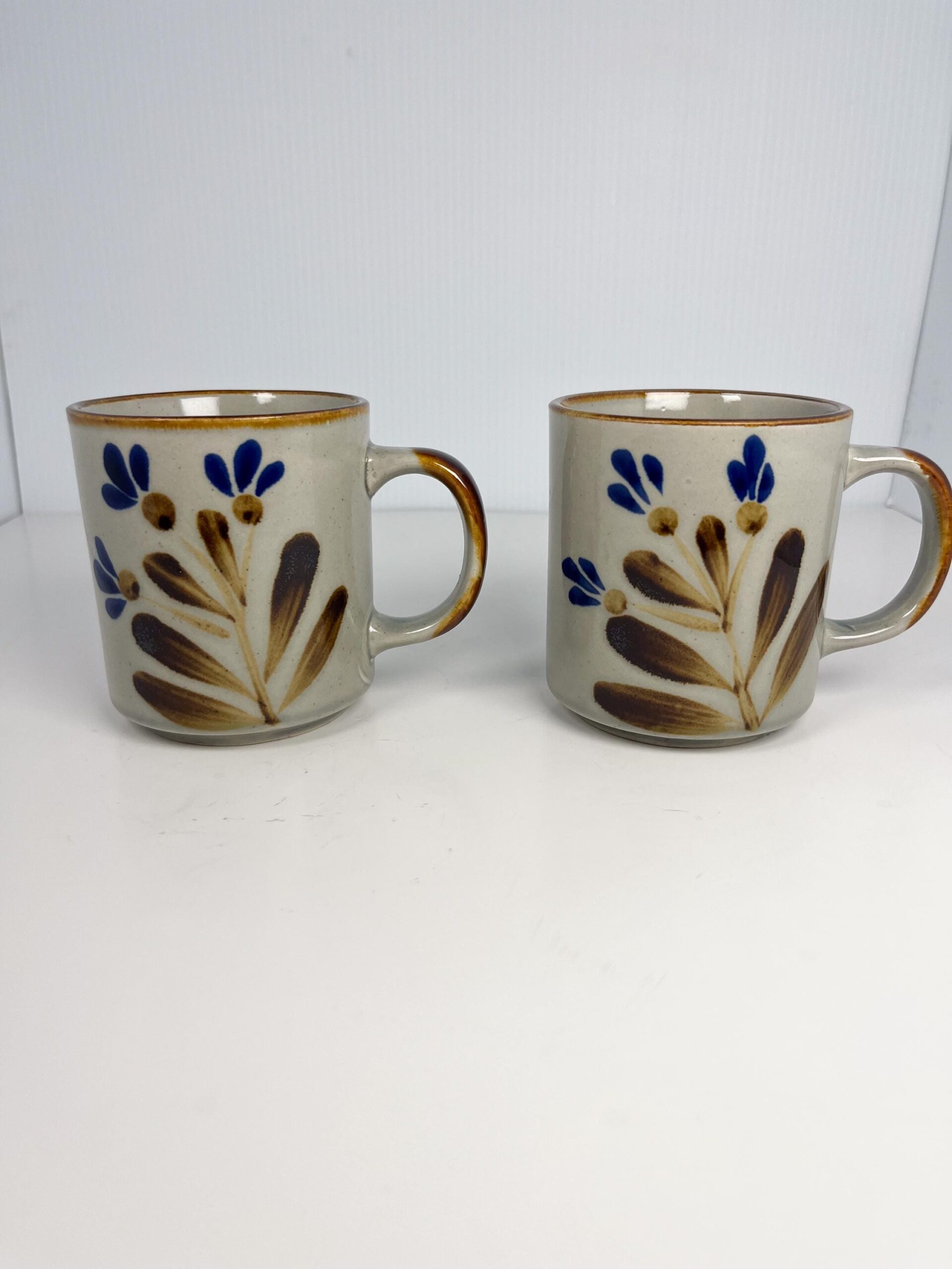 Vintage 10 oz mug set with floral motif