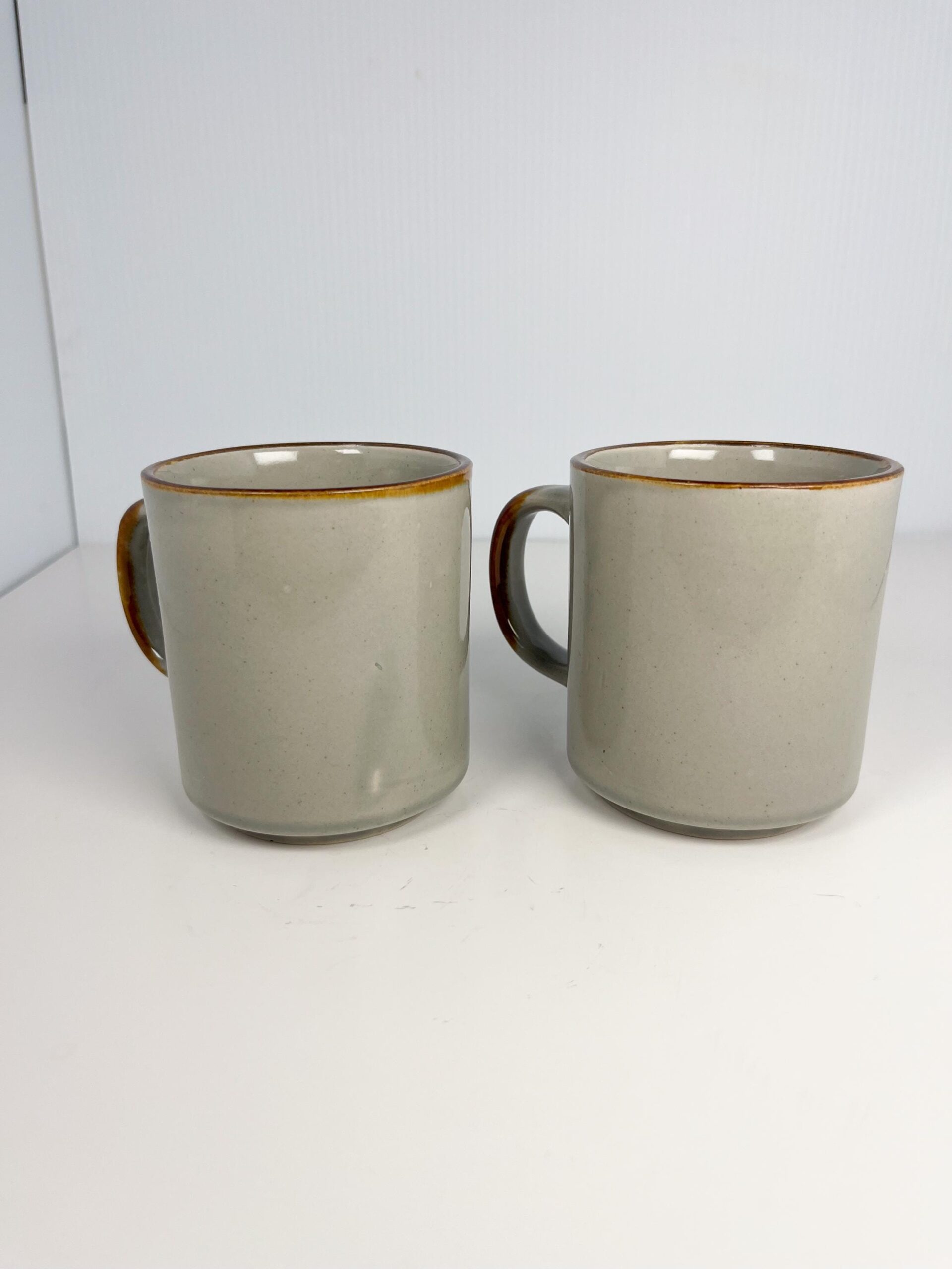 Vintage 10 oz mug set with floral motif