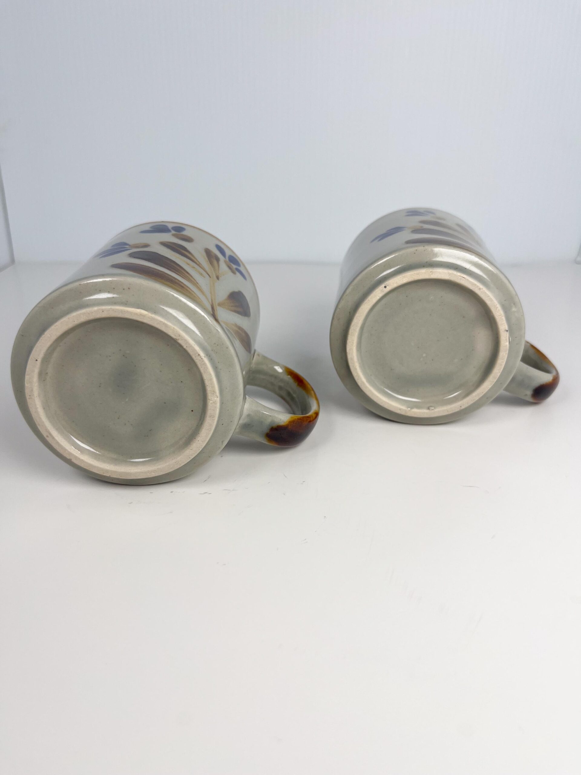 Vintage 10 oz mug set with floral motif