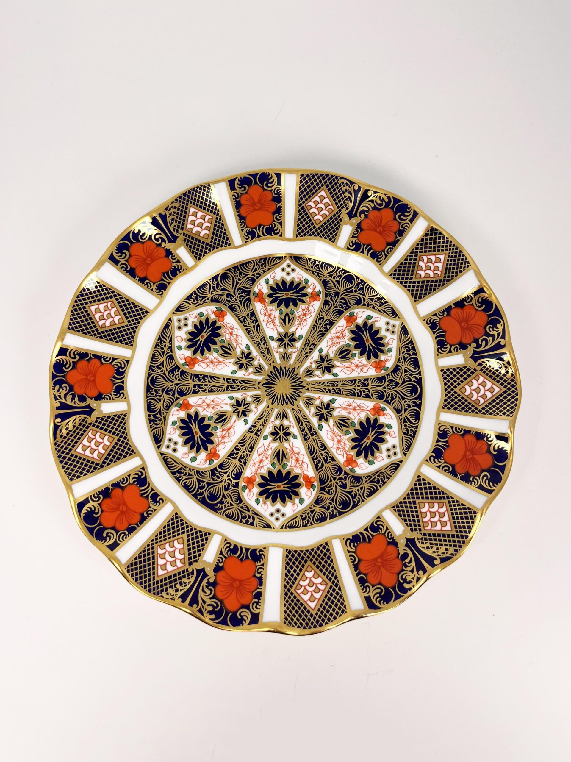 Royal Crown Derby Old Imari 1128 fluted 8.5" dessert plate