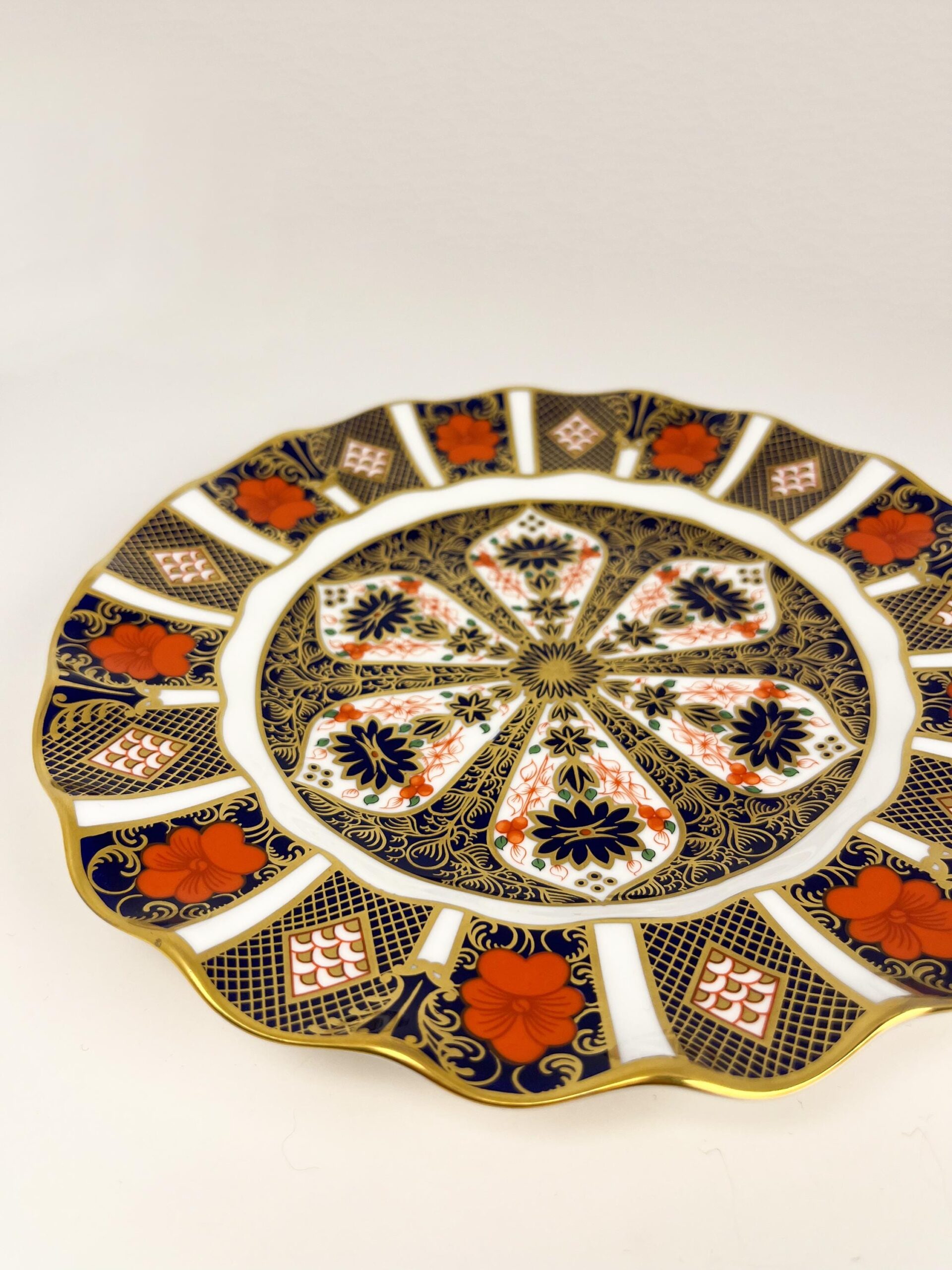 Royal Crown Derby Old Imari 1128 fluted 8.5" dessert plate