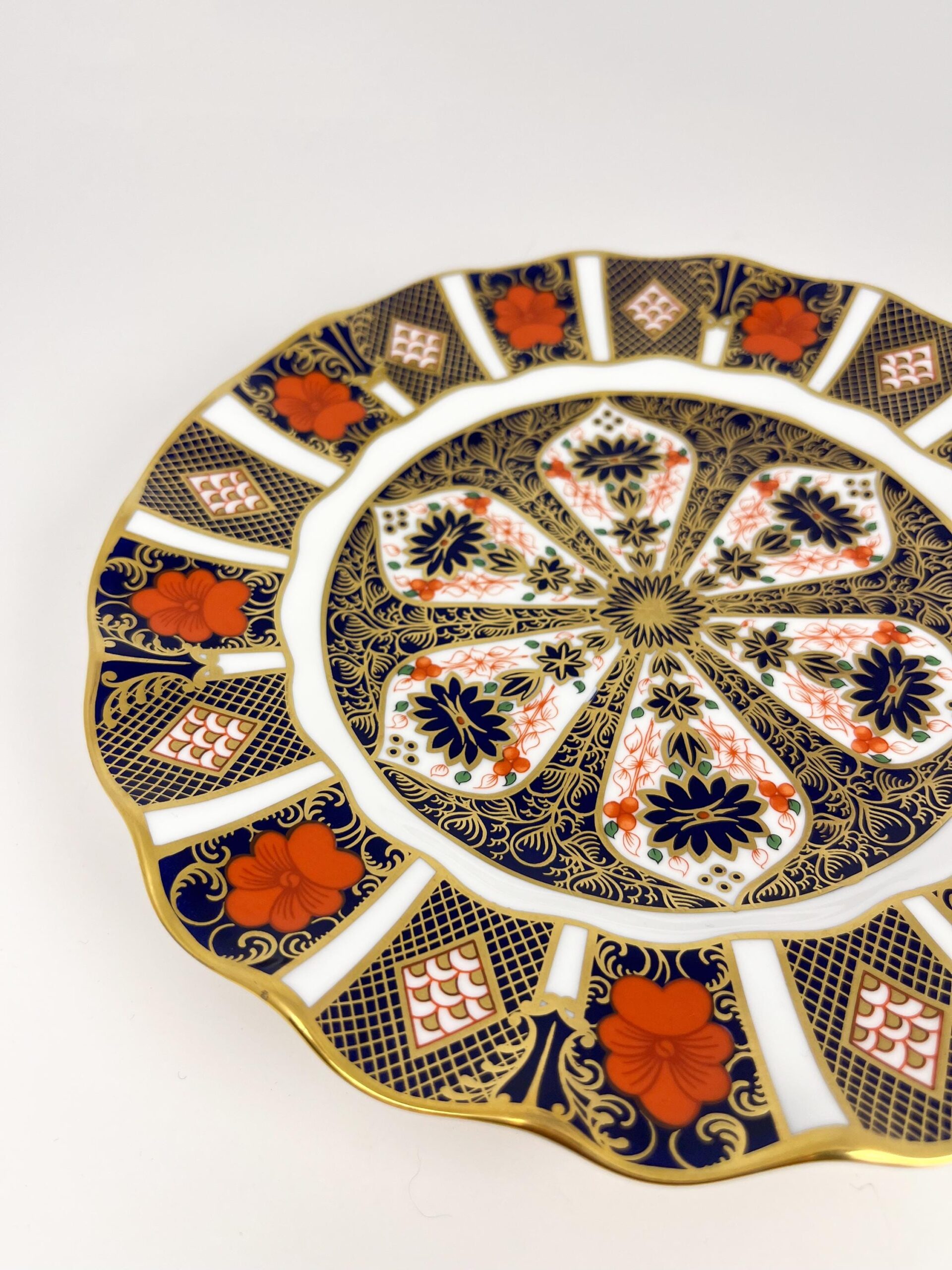 Royal Crown Derby Old Imari 1128 fluted 8.5" dessert plate