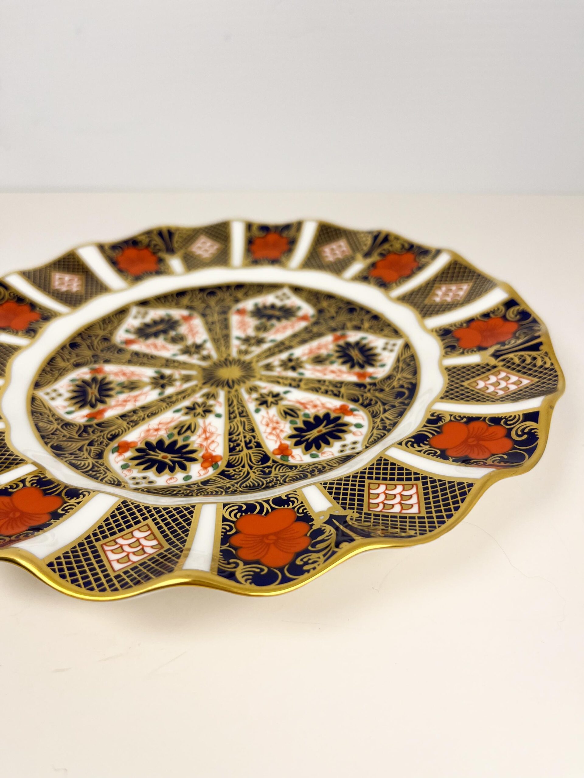 Royal Crown Derby Old Imari 1128 fluted 8.5" dessert plate