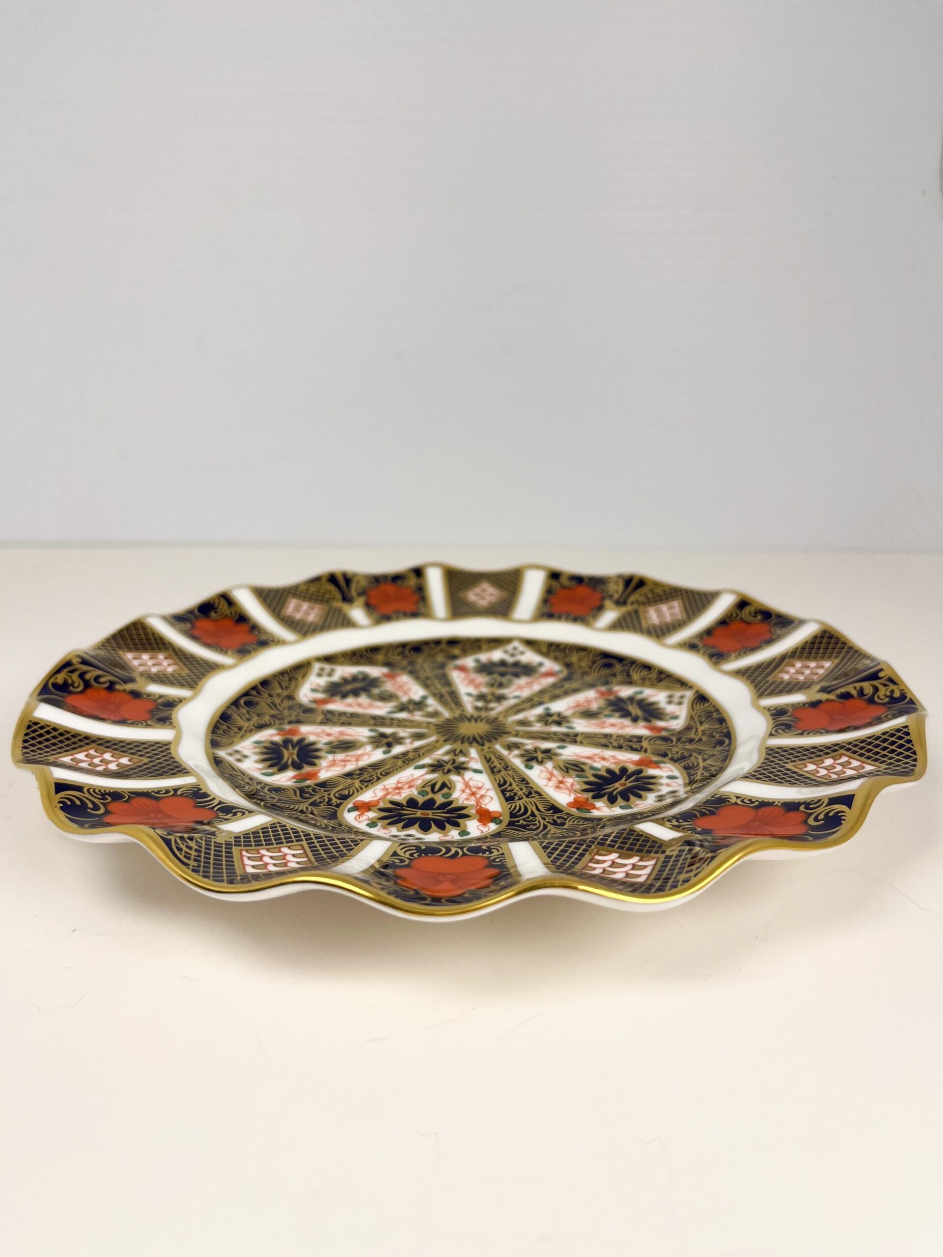 Royal Crown Derby Old Imari 1128 fluted 8.5" dessert plate