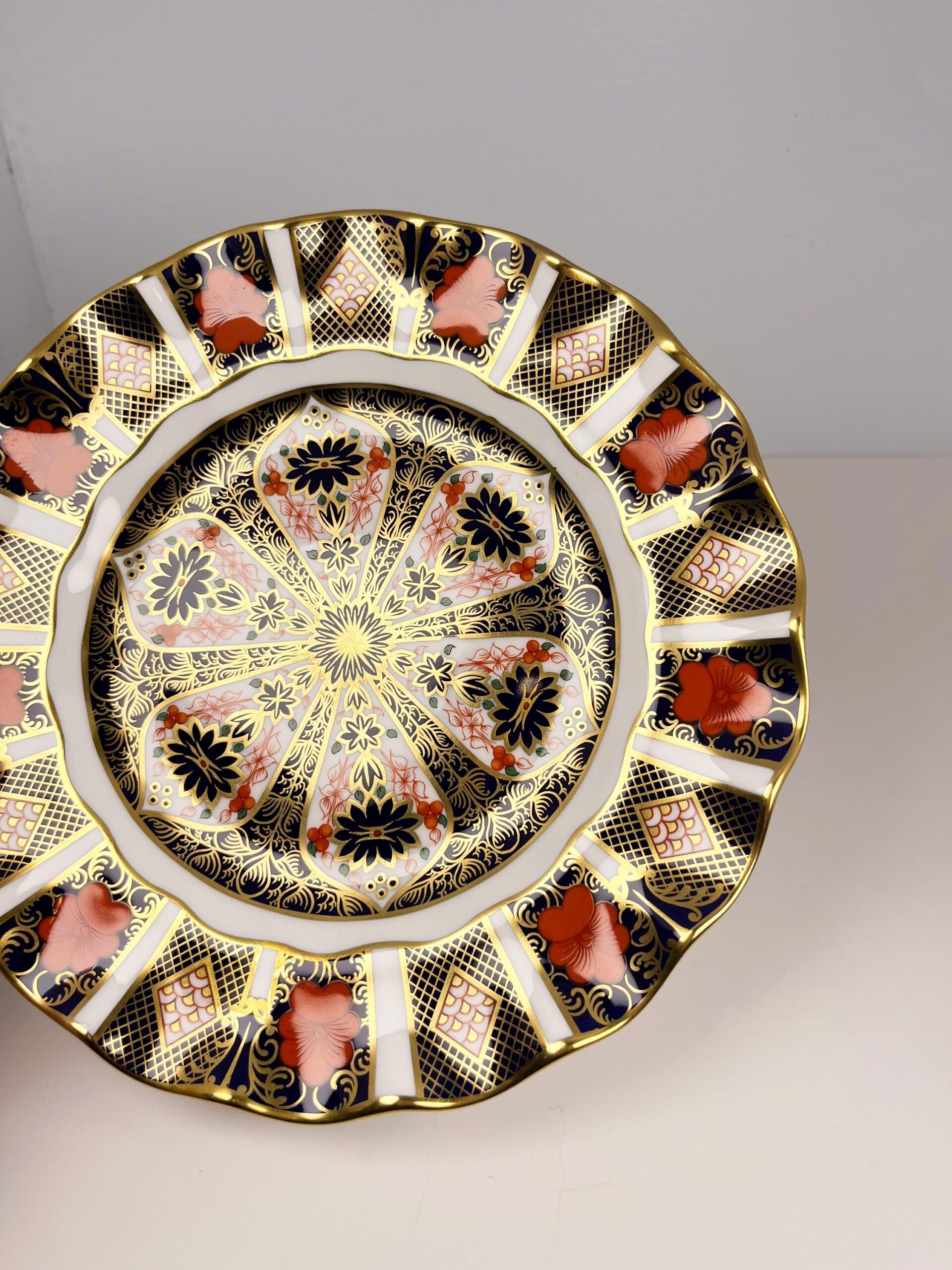 Royal Crown Derby Old Imari 1128 fluted 8.5" dessert plate