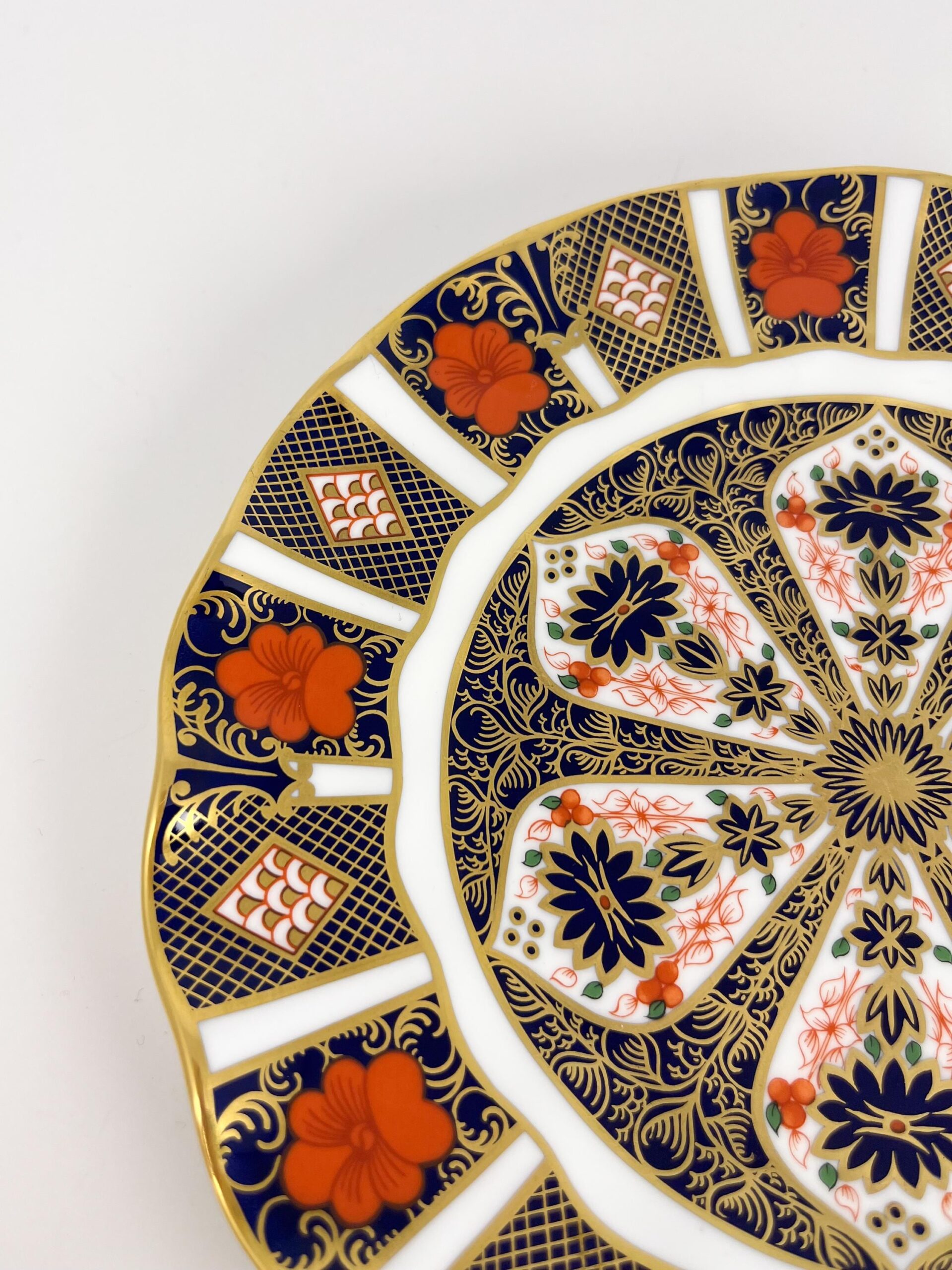 Royal Crown Derby Old Imari 1128 fluted 8.5" dessert plate