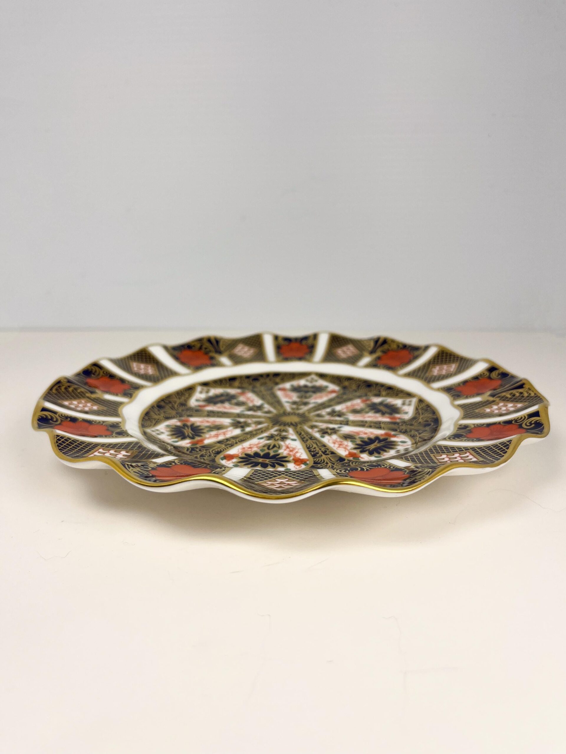 Royal Crown Derby Old Imari 1128 fluted 8.5" dessert plate