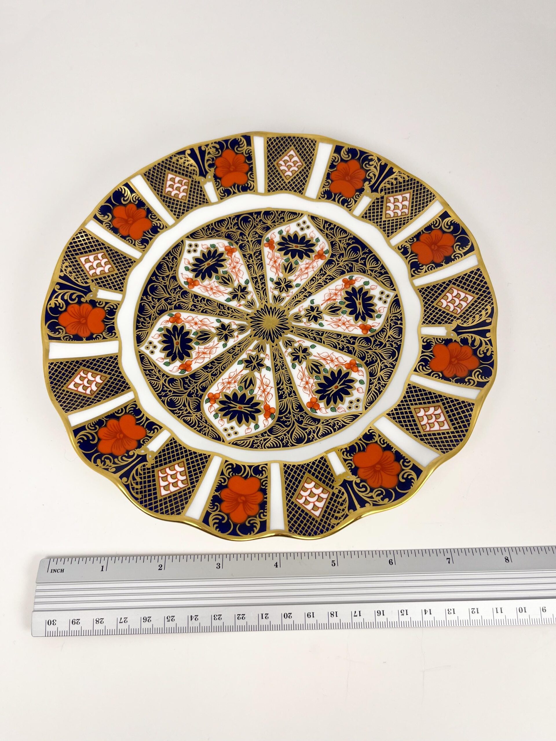Royal Crown Derby Old Imari 1128 fluted 8.5" dessert plate