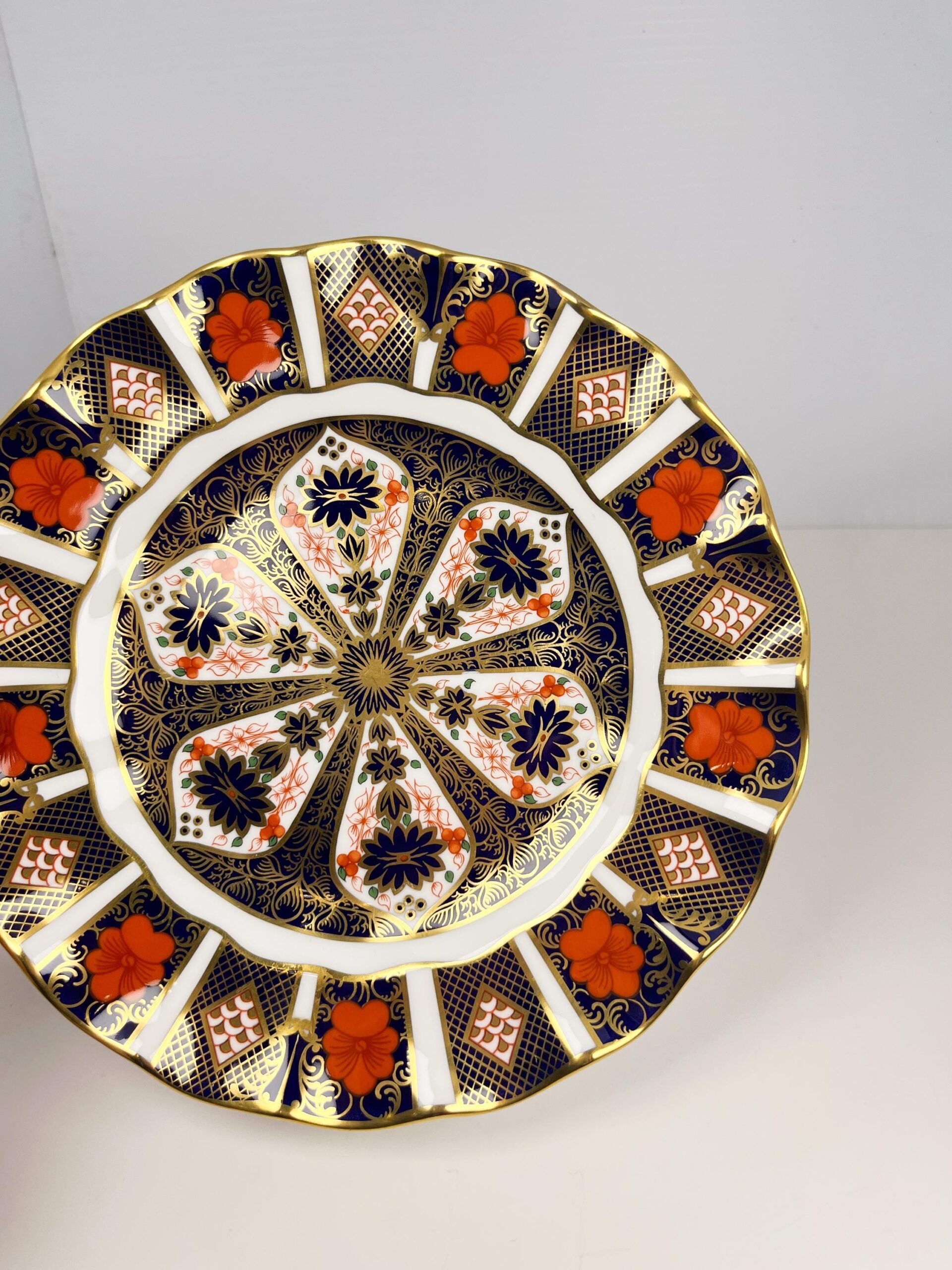 Royal Crown Derby Old Imari 1128 fluted 8.5" dessert plate