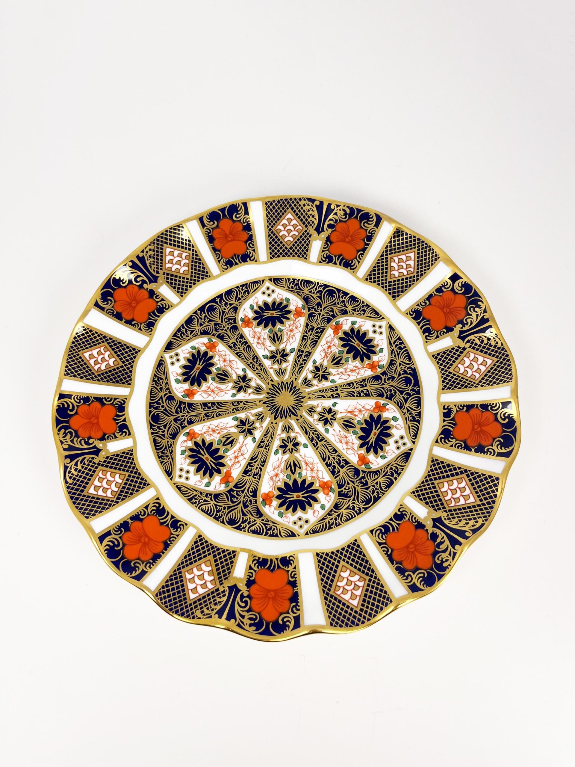 Royal Crown Derby Old Imari 1128 fluted 8.5" dessert plate